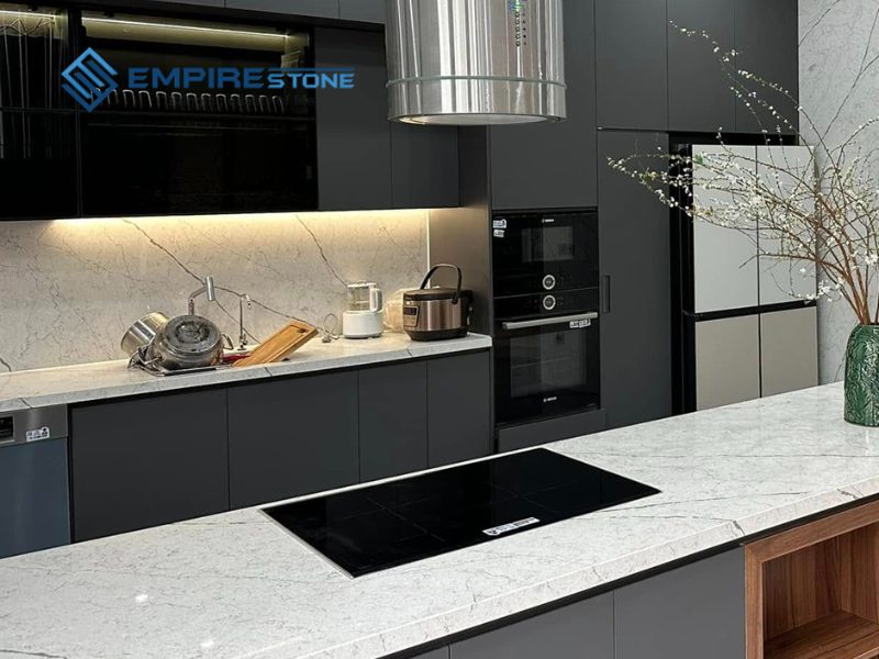 giá bàn bếp đá thạch anh mới nhất 2025 