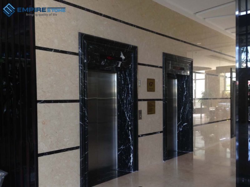 thi công ốp đá thang máy