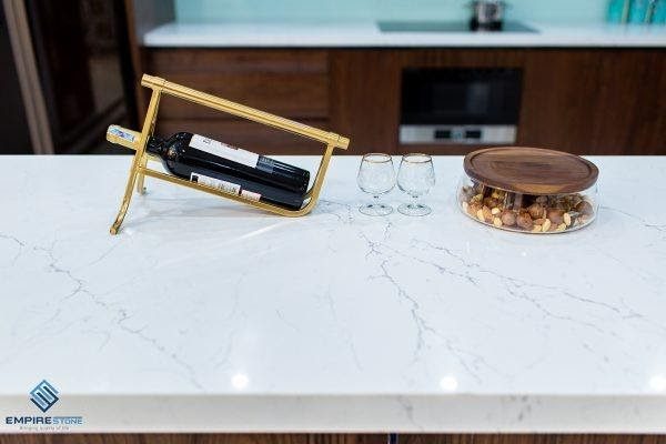 Bếp nhỏ nên chọn đá màu gì? 5 màu giúp “ăn gian” diện tích cực hiệu quả