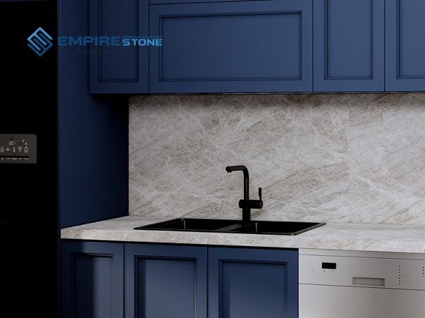 Bếp nhỏ nên chọn đá màu gì - Đá thạch anh trắng giúp mở rộng không gian