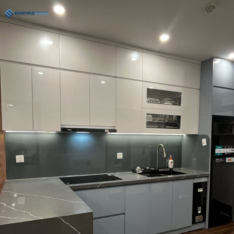 Quy trình thi công đá ốp bếp chuẩn kỹ thuật từ đo đạc đến nghiệm thu quy trinh thi cong da op bep