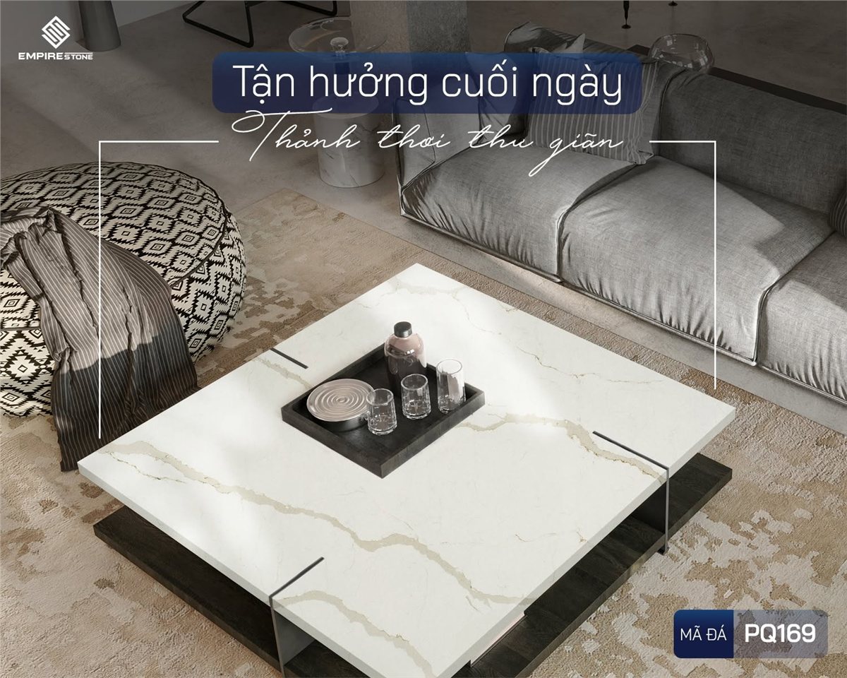 Đá nhân tạo phong cách hiện đại: Nguyên tắc chọn màu vân và cách dùng cho từng phòng Bàn trà mặt đá PQ169 nền trắng vân vàng nhạt đặt giữa phòng khách hiện đại