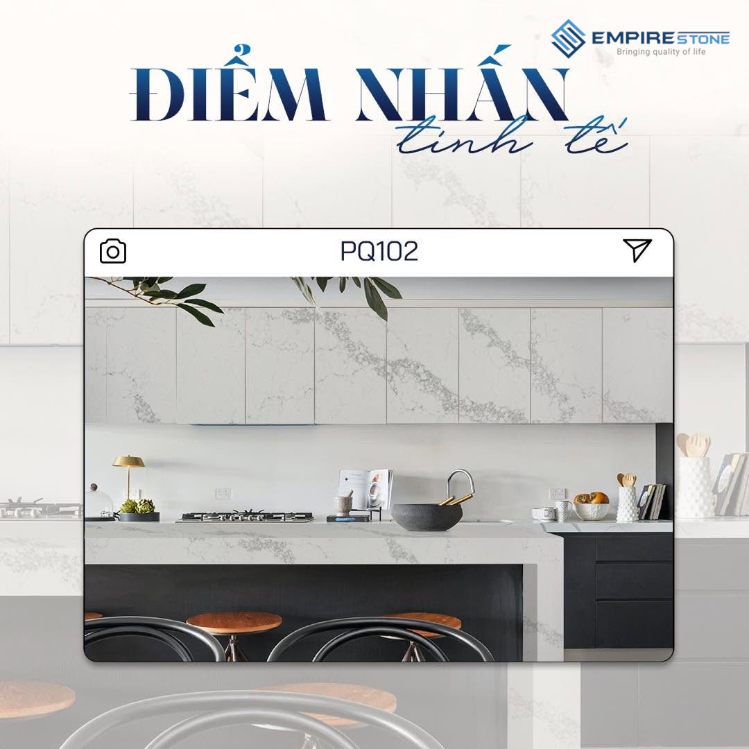 Quầy bếp và mảng tường ốp đá PQ102 nền trắng vân xám, ghế quầy bar chân kim loại
